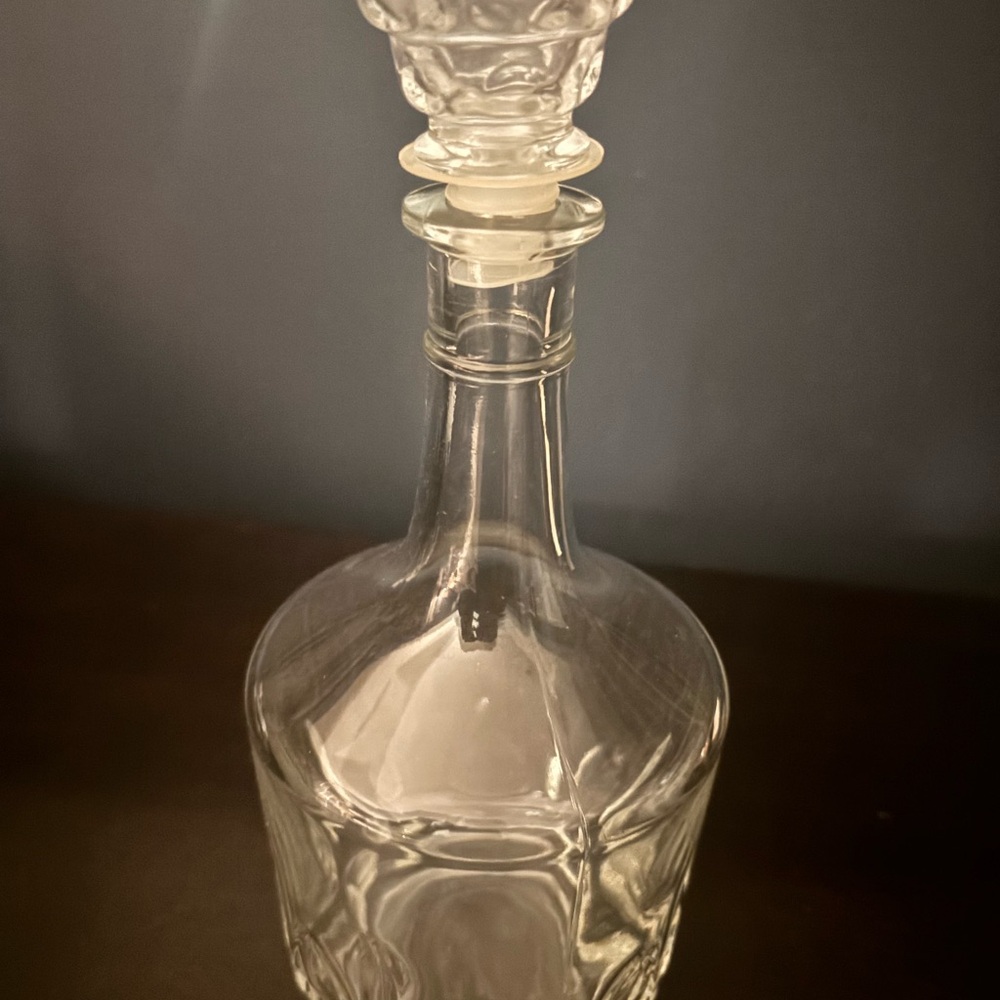 Elegant Clear Glass Decanter with Removable Top